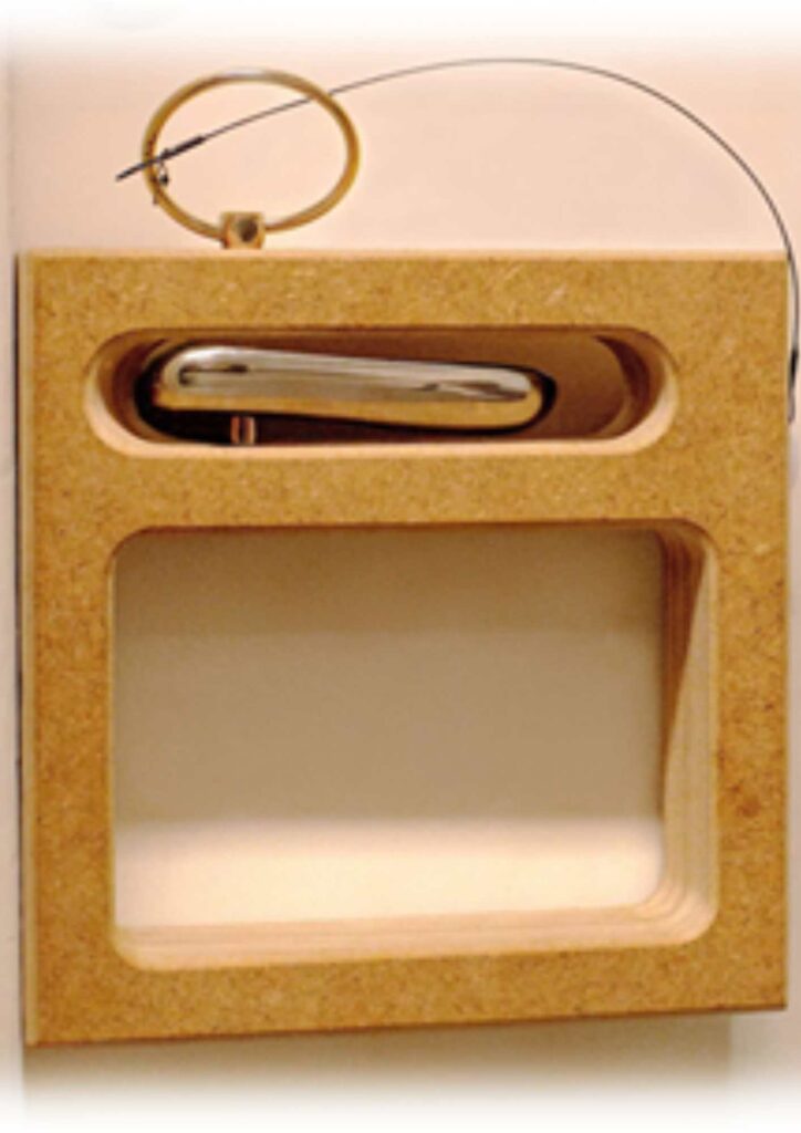 Bild på en barrikaderingsdosa som mångsysslaren Uffe Helsing har utvecklat.