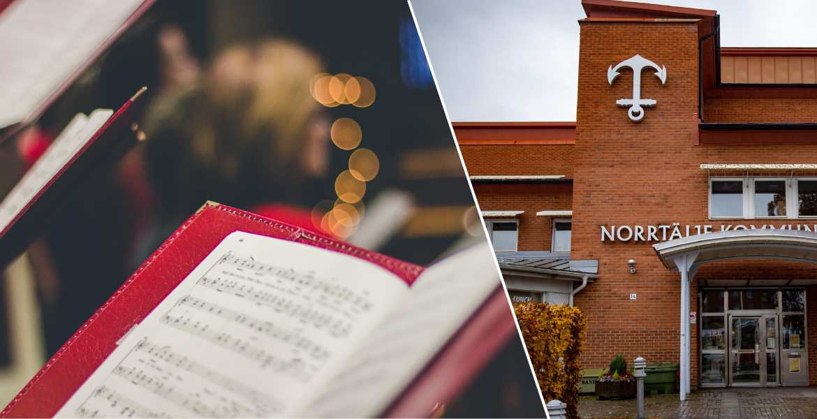 En psalmbok sammanstlagen med Norrtäljes kommunhus.