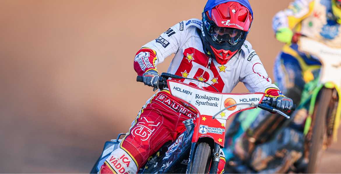 Speedwayförare på banan