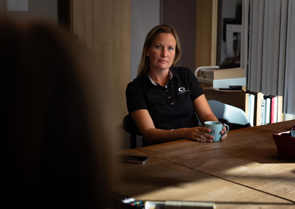 Frida Karlsson med kaffekopp